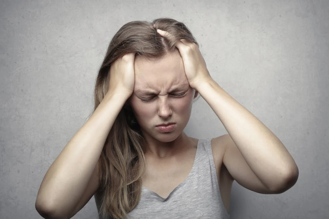 Wat zijn de oorzaken van hoofdpijn en hoe kom je er vanaf?